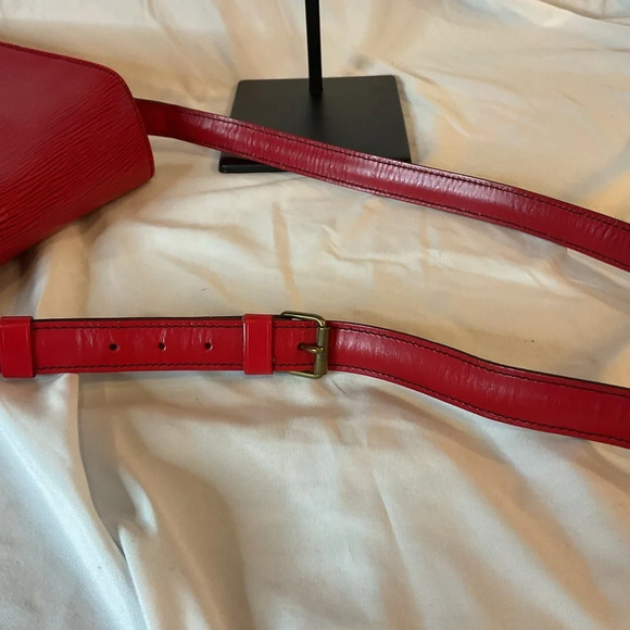 Pre-owned Louis Vuitton Cartouchiere Red Epi PM - Picture 15 of 16